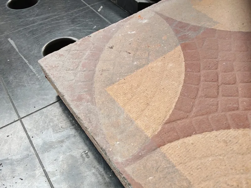 Czyszczenie płytek ceramicznych laserem pulsacyjnym