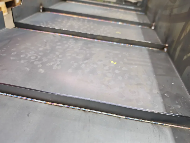 Welding of reinforcements made of black sheet metal