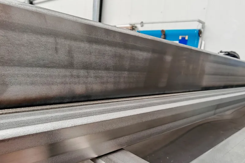 Long fillet weld of stainless steel box sections, welding speed 100 cm/min