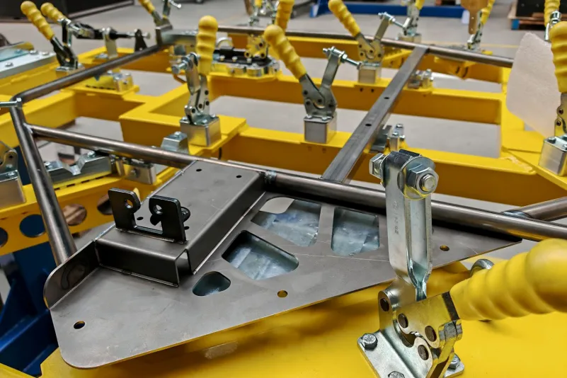 Laser welding in a jig